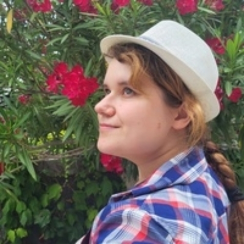 Лиза Романова