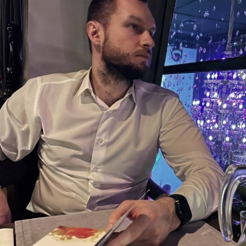Андрей Максаков