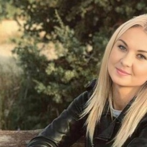 Оля Петрова