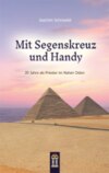 Mit Segenskreuz und Handy