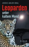 Leoparden unter kaltem Mond