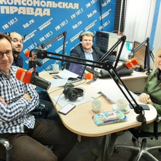 Обложка книги «Радиомарафон "Добрые люди" на 107,1 FM: о неравнодушных жителях Красноярского края»