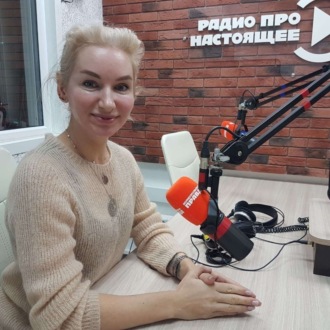 Обложка книги «Как актеру разделить работу и личную жизнь? Актриса и режиссер Наталья Ерошкина о секретах профессионального мастерства»