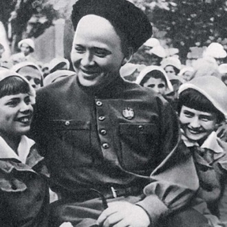 Обложка книги ««Самый страшный грех - трусость»: 80 лет назад на войне погиб Аркадий Гайдар»