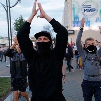 Обложка книги «Разгон протестующих на 3-е сутки ОМОН начал с задержания журналистов»