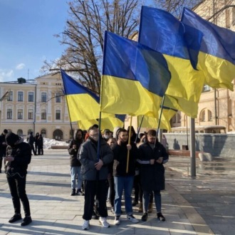 Обложка книги «Все на нервах, но не верят. Что украинцы думают о возможной войне с Россией»