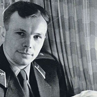Обложка книги «Каким он парнем был. Интервью с Василием Песковым о Юрие Гагарине»