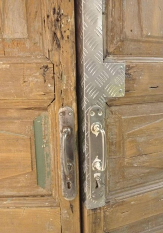 Просто открой эту дверь и ничего не бойся!. 