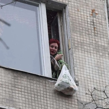 Дарья Асламова: Китайцы устраивают дискотеки и секс по интернету из-за коронавируса и ждут мая. А в Москве ко мне пришла полиция с врачом