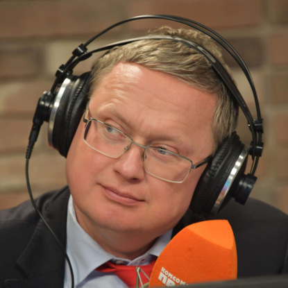 Михаил Делягин: Рубль падает из-за скандала с Навальным и ожидания нападения на нас Украины