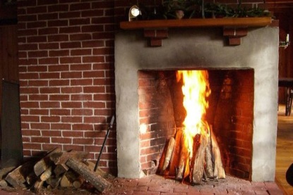 Камины и печи: чем топить и как чистить?