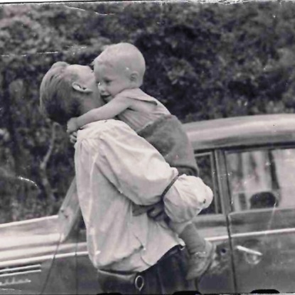 Стихотворение - "Взрослеют дети. Стареют родители". Автор Сергей Юрьевич Радченко.