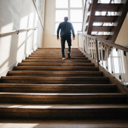 Привычка N 24. Подниматься на свой этаж пешком без лифта