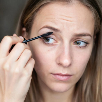 Привычка N 45. Следить за мимикой во время нанесения туши на реснички - не морщить лоб