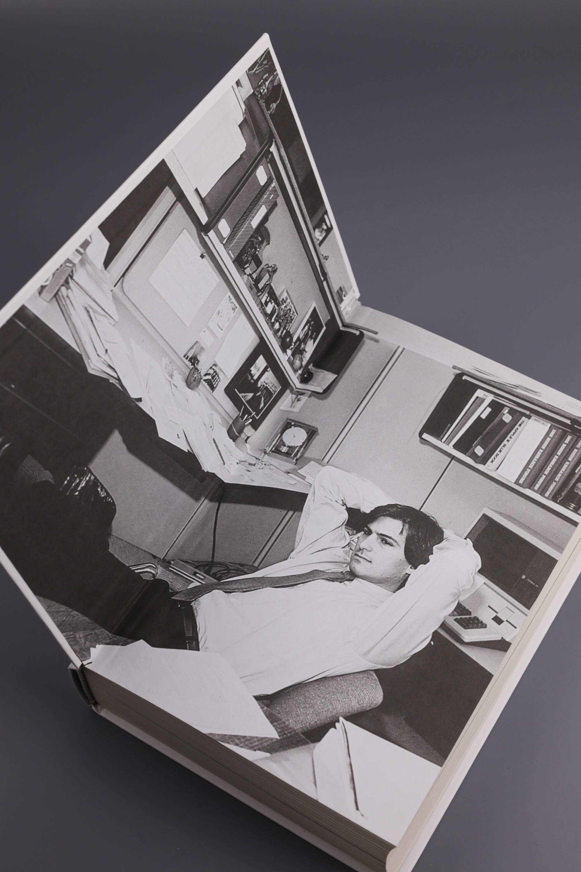 Изображение бумажной книги