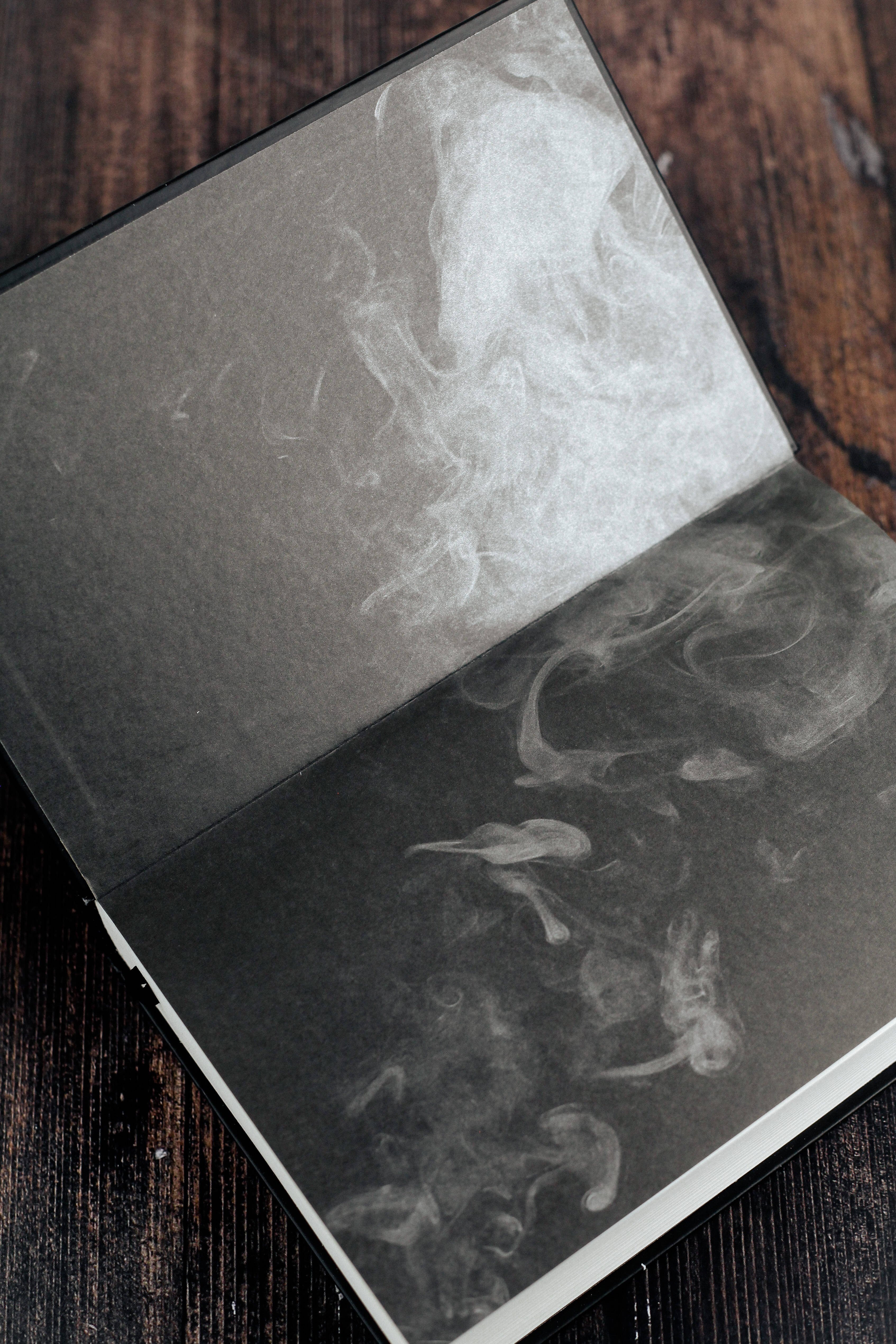 Изображение бумажной книги