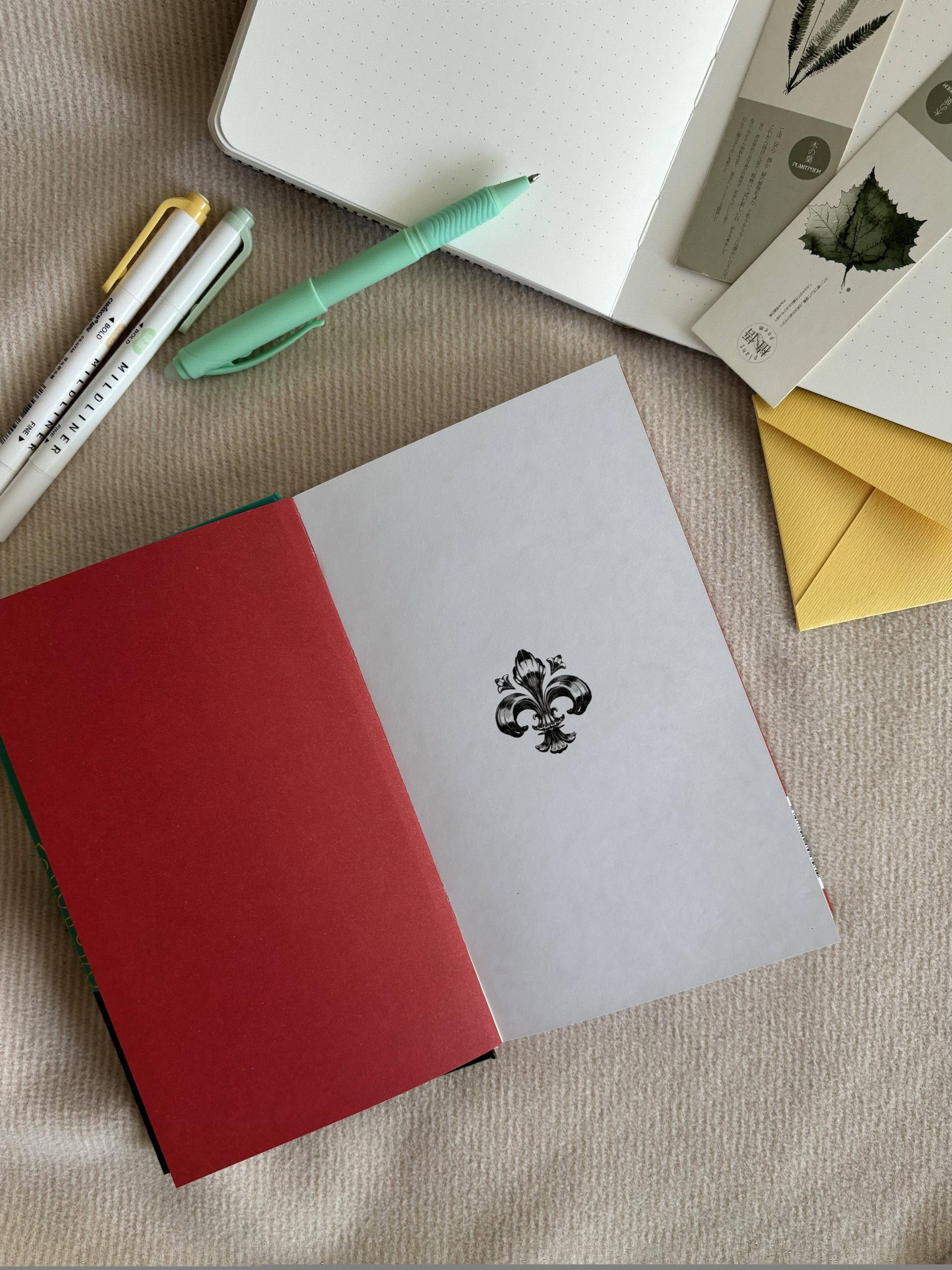 Изображение бумажной книги