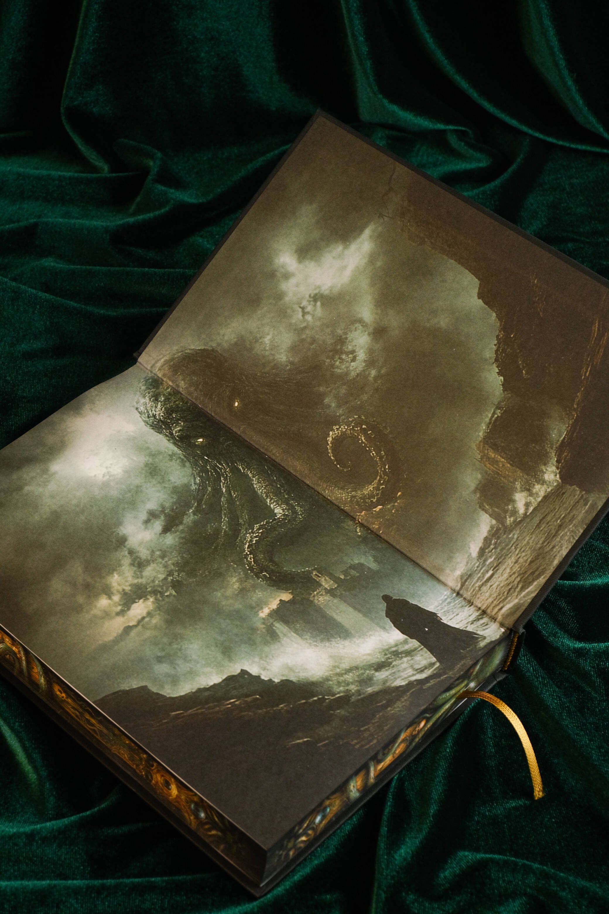 Изображение бумажной книги