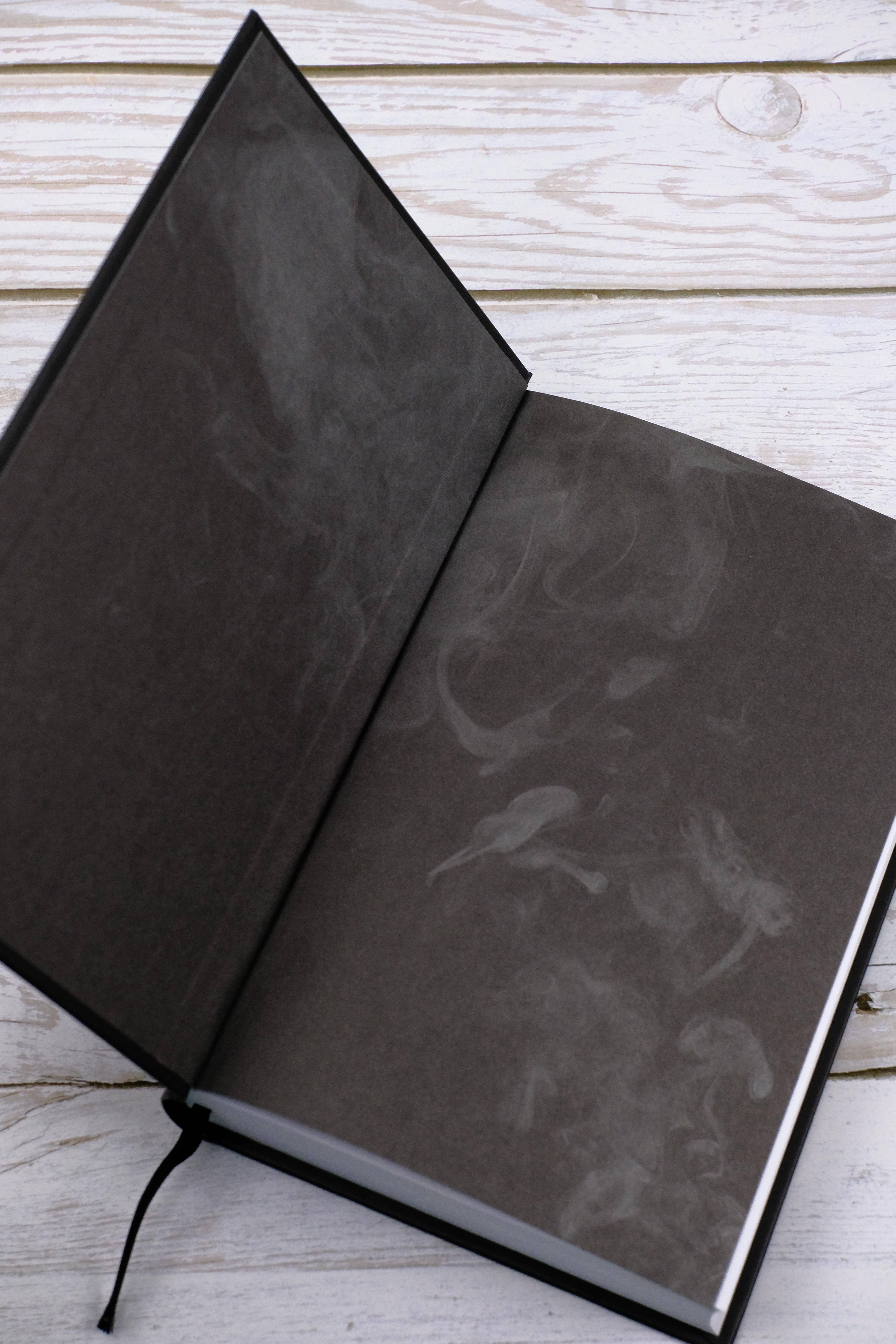 Изображение бумажной книги