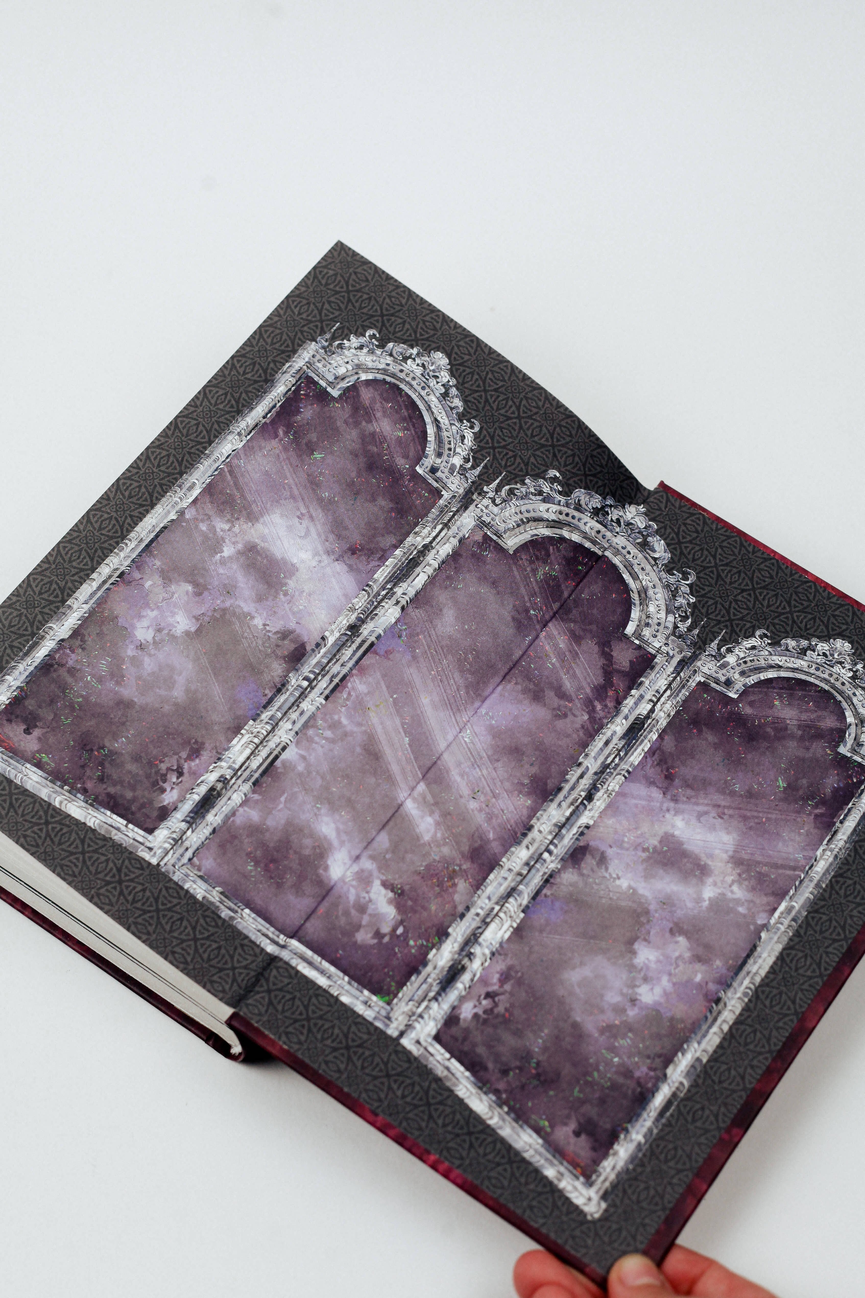 Изображение бумажной книги