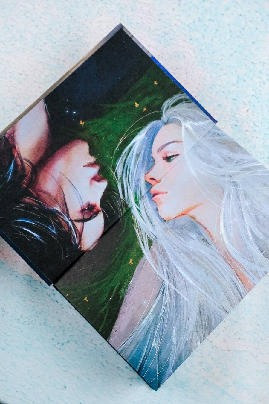 Изображение бумажной книги