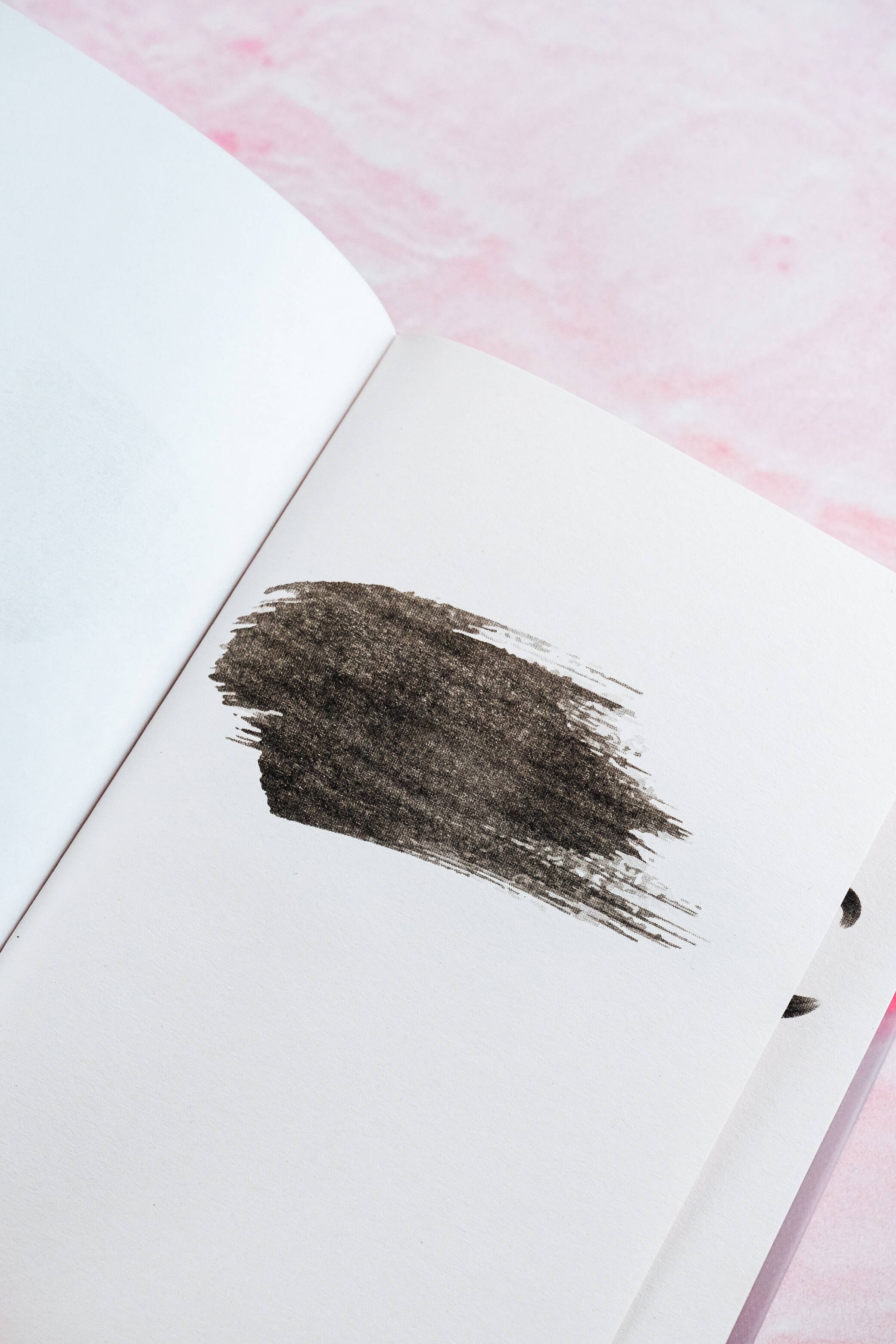 Изображение бумажной книги