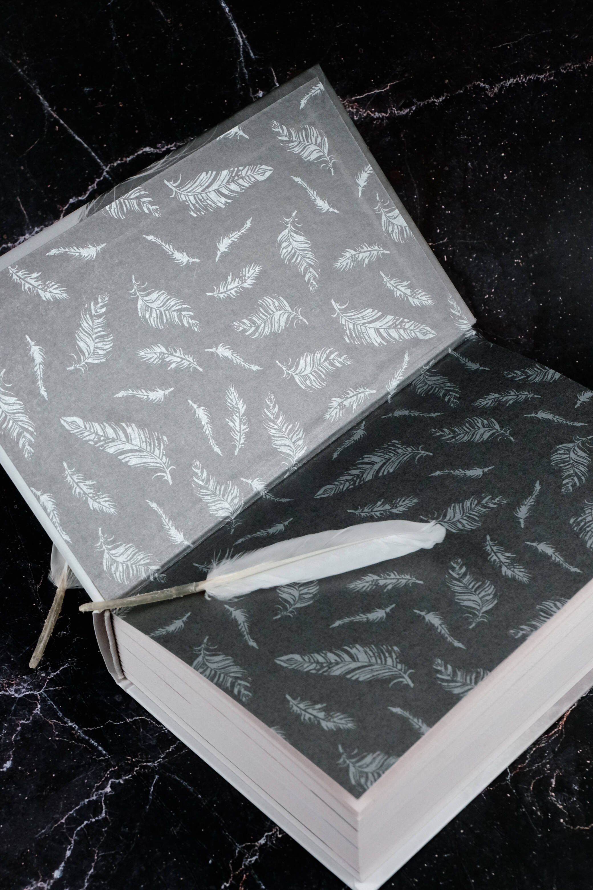 Изображение бумажной книги