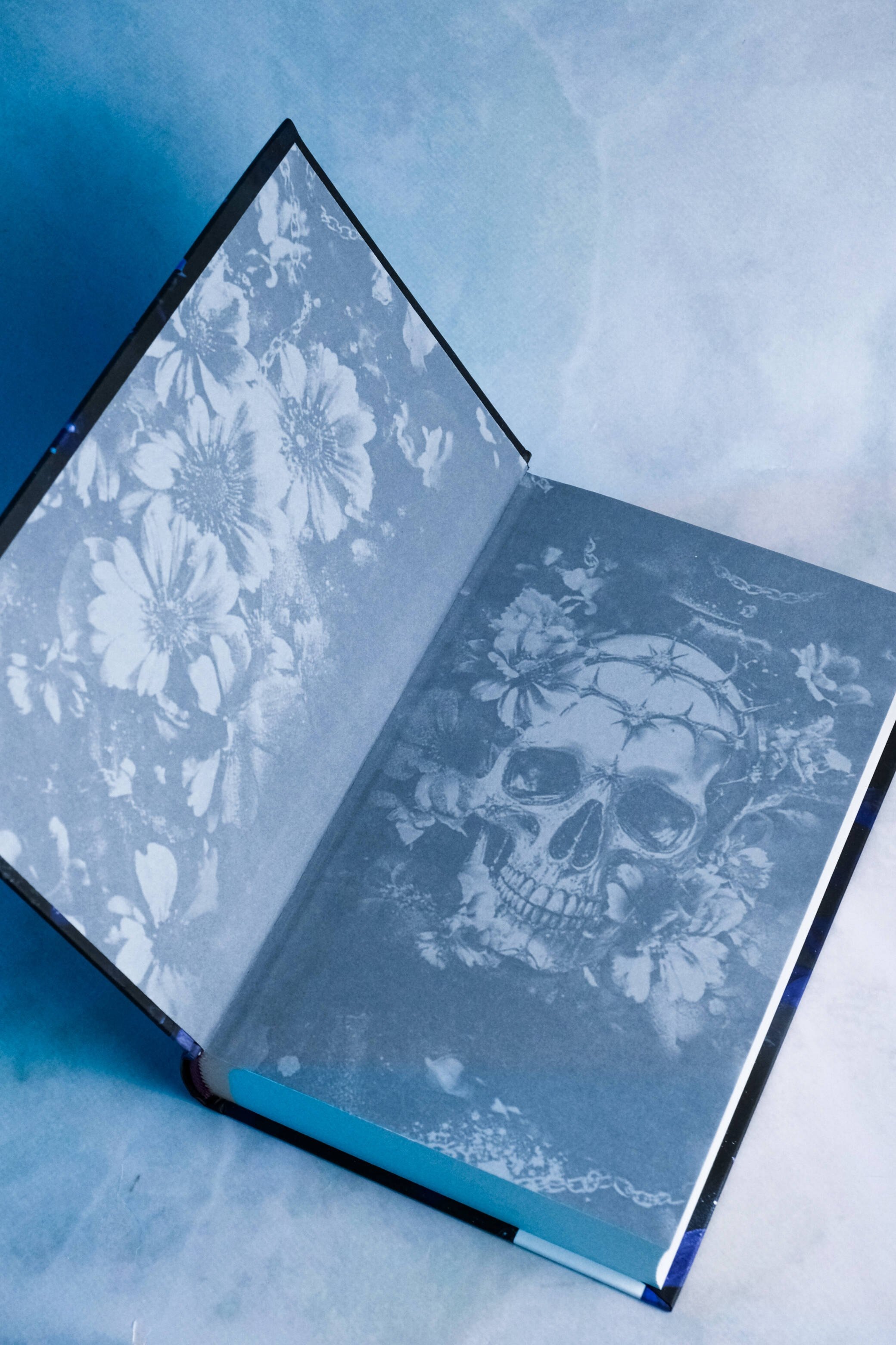 Изображение бумажной книги