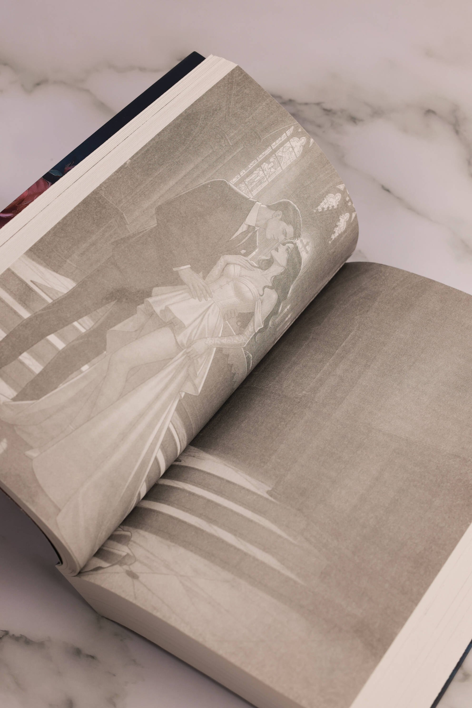 Изображение бумажной книги