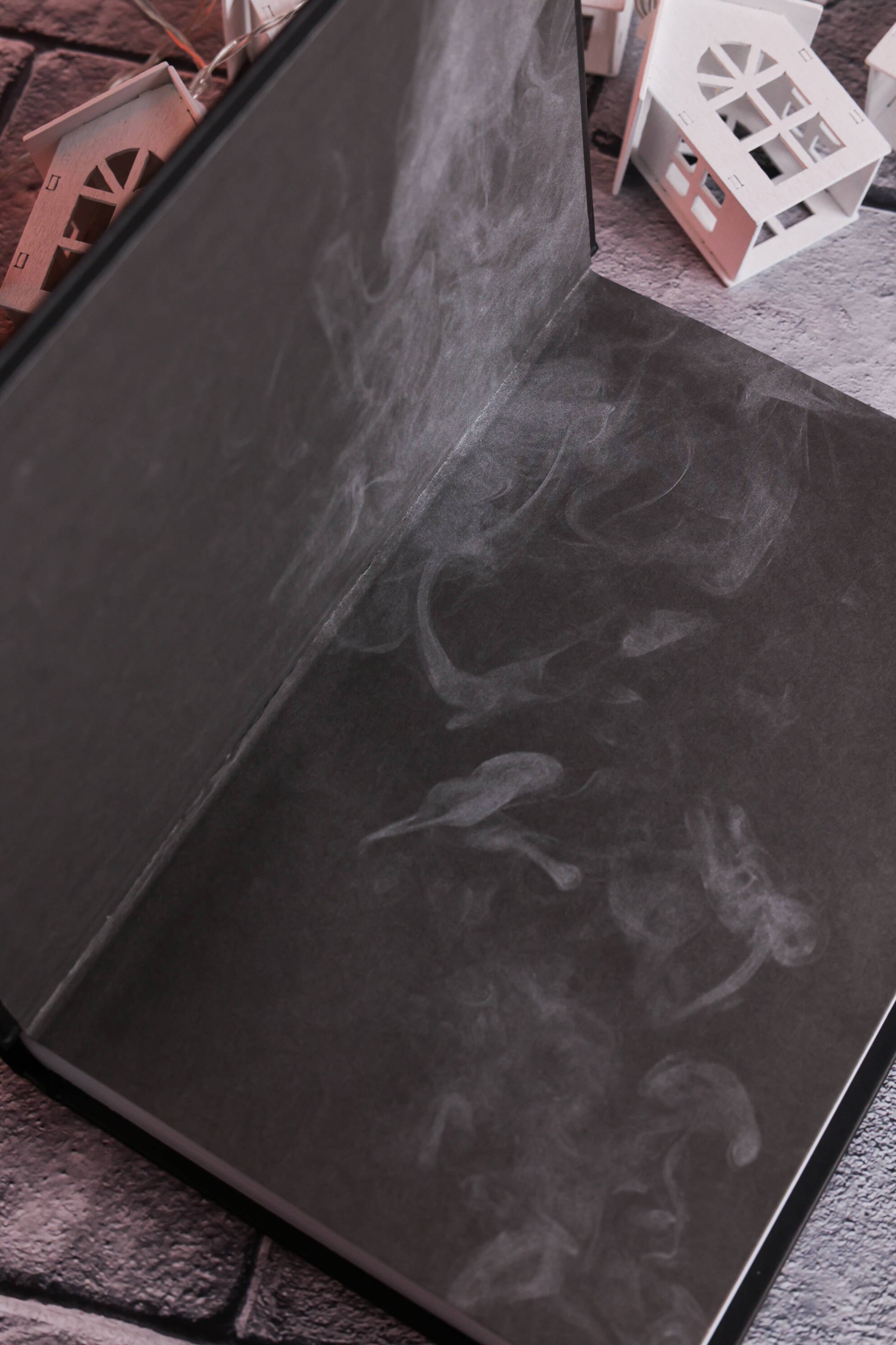 Изображение бумажной книги