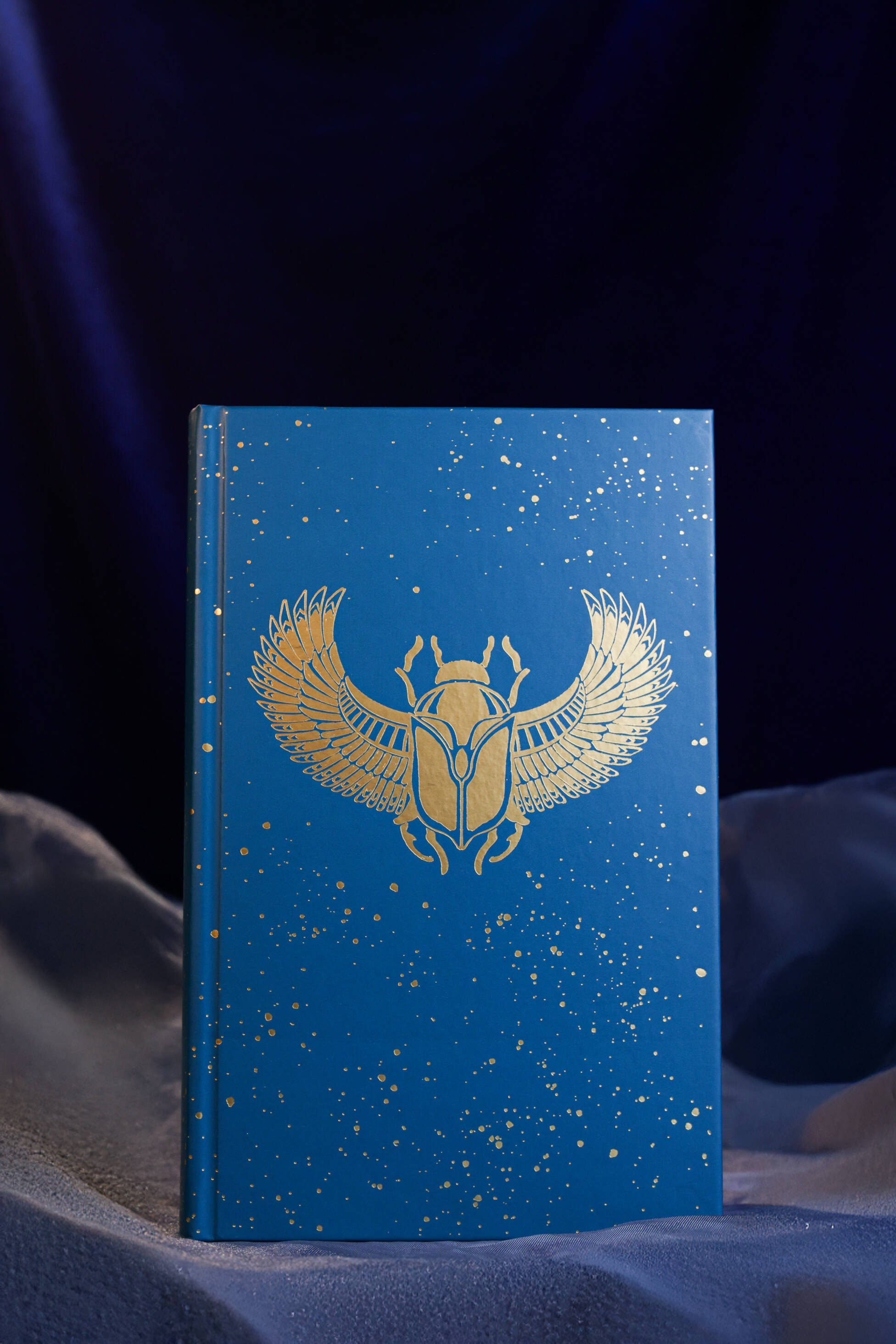 Изображение бумажной книги