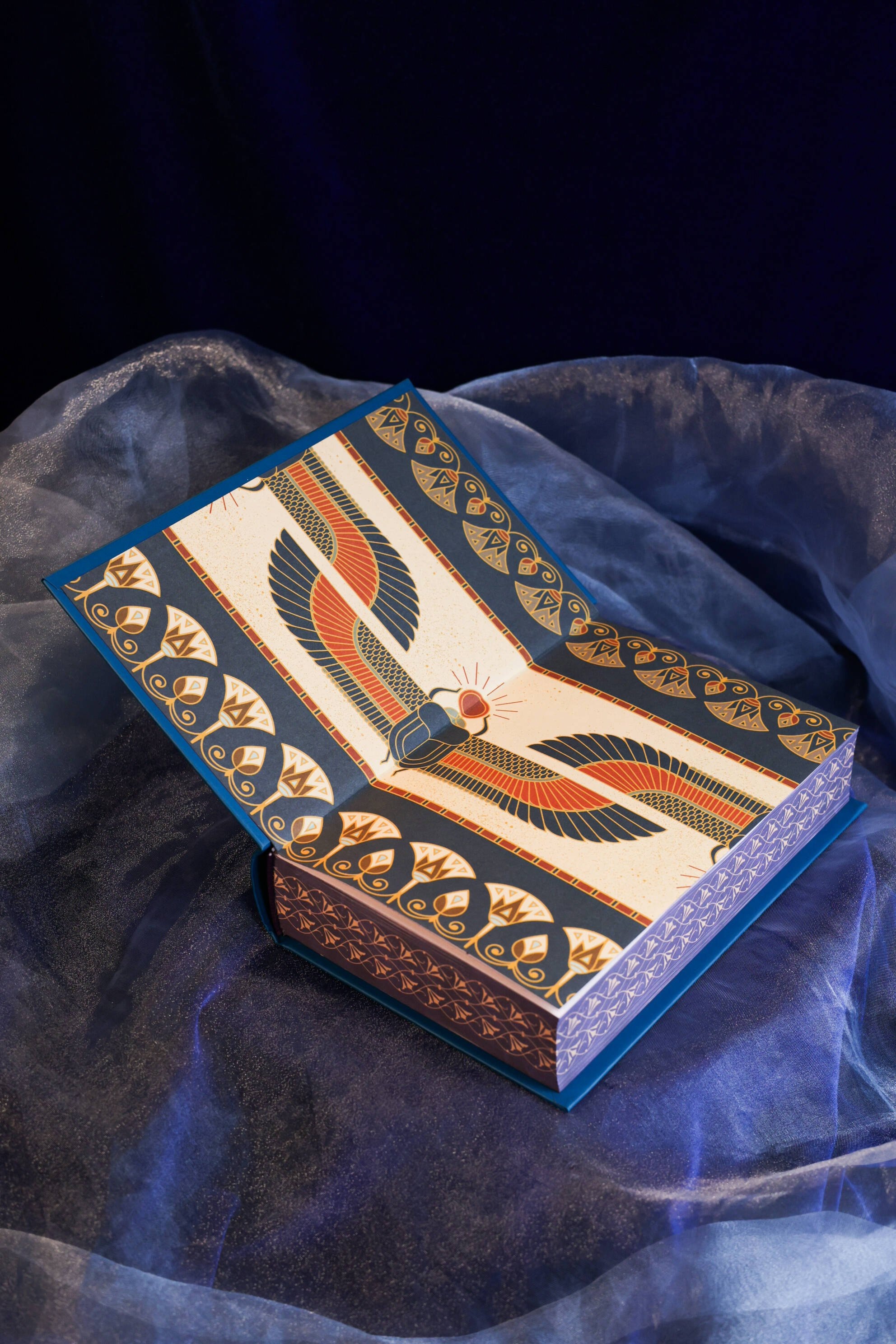 Изображение бумажной книги