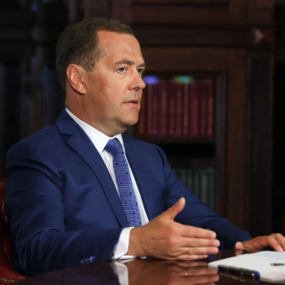 Дмитрий Медведев: Мне пишут: «В экономике при вас была стабильность», но пенсионную реформу припоминают до сих пор