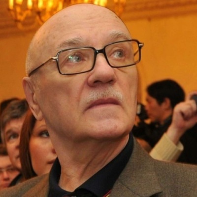 Куравлёв завещал, чтобы его похоронили на Троекуровском кладбище рядом с женой, которую безумно любил