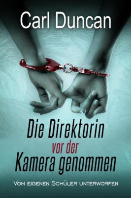 Die Direktorin vor der Kamera genommen