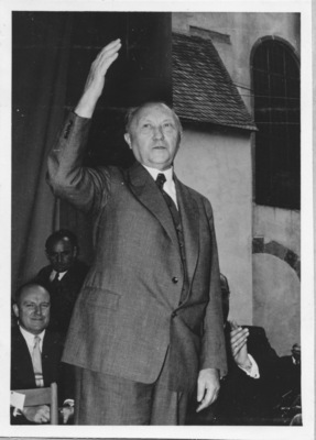 Bundeskanzler Dr. Adenauer 1953 in Dieburg