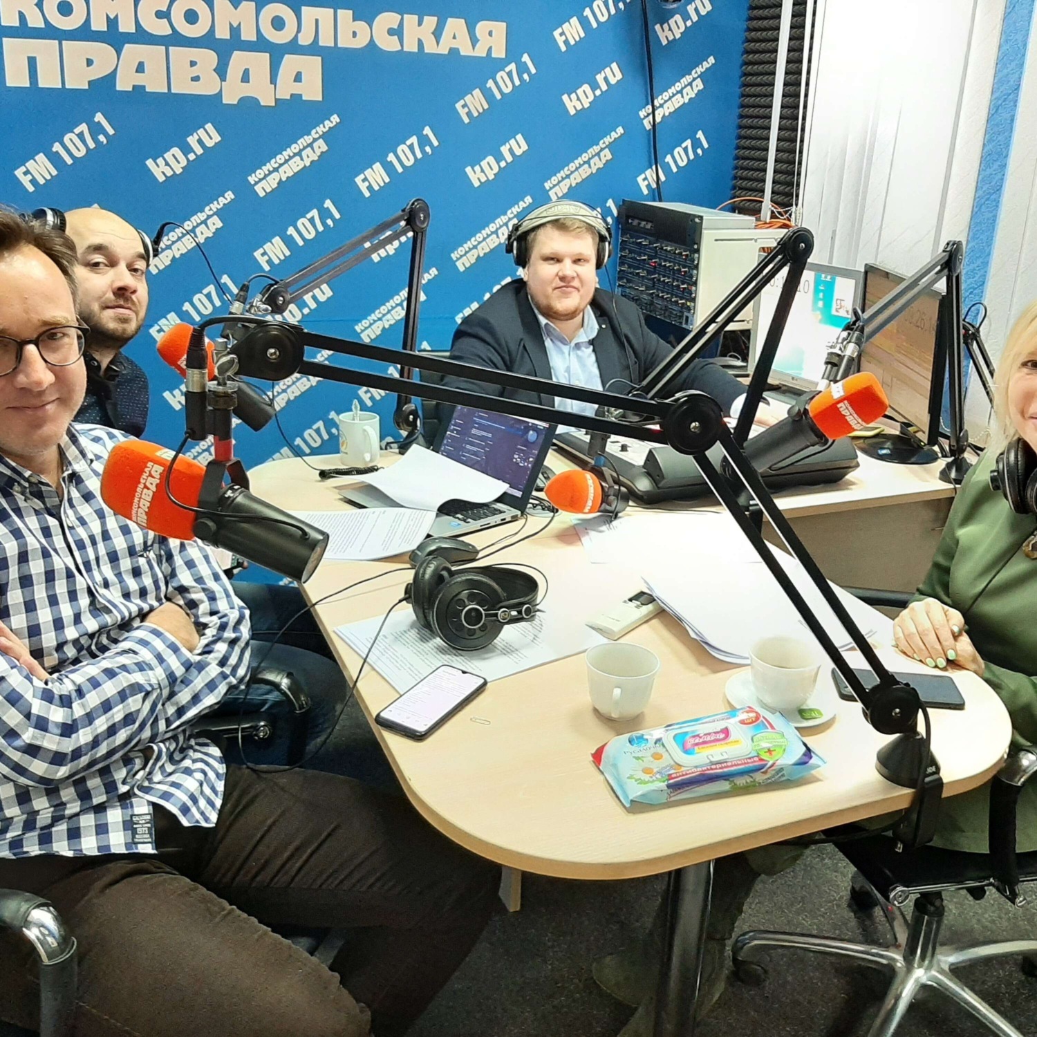 Обложка книги «Радиомарафон "Добрые люди" на 107,1 FM: о неравнодушных жителях Красноярского края»