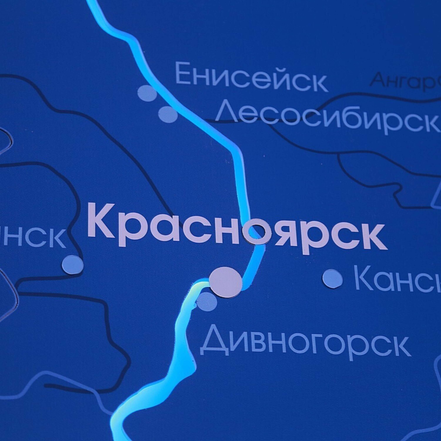Обложка книги «Красноярску могут присвоить звание "Город трудовой доблести": что это даст краевому центру?»
