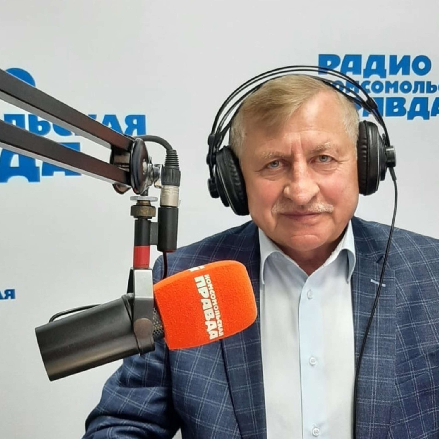 Обложка книги «О подготовке кадров для работы в отрасли жилищно-коммунального хозяйства в Красноярском крае»