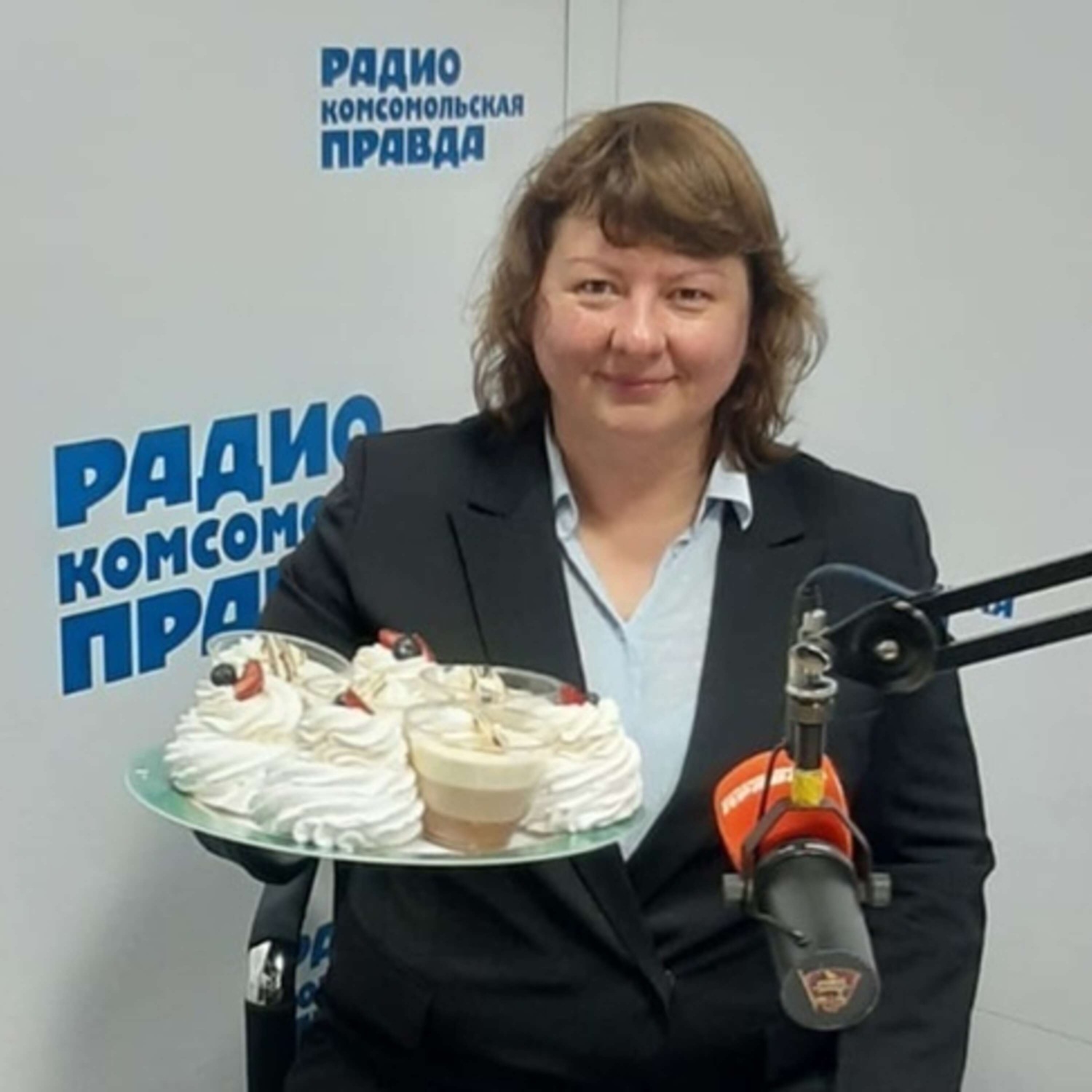 Обложка книги «Планерка с покупателем: что гастрономы "Красный Яр" и дисконтеры "Батон" готовят к новому году»