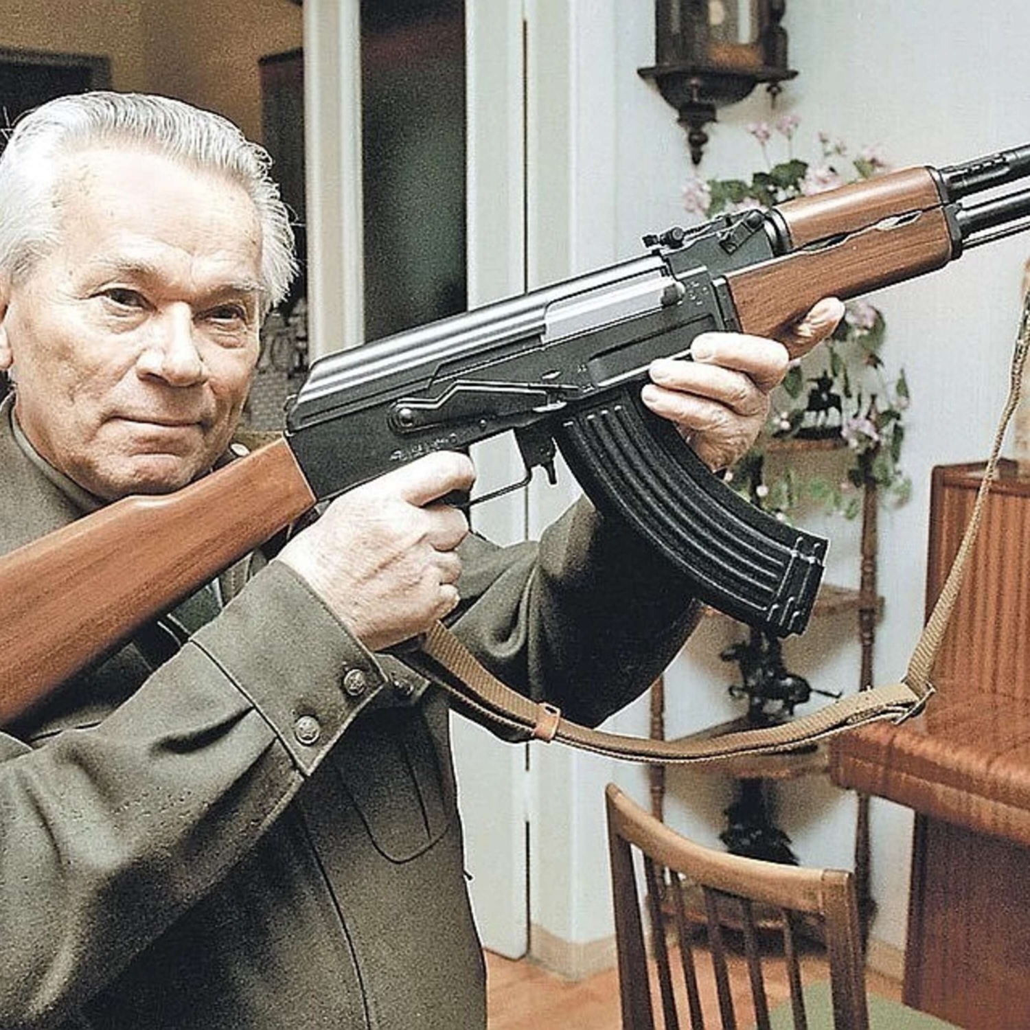 Обложка книги «Мифы и гипотезы о создании АК-47»
