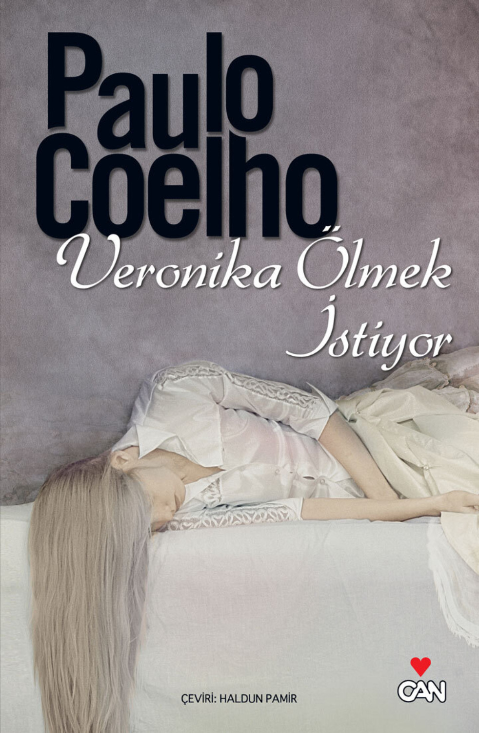 Обложка книги «Veronika Ölmek İstiyor»