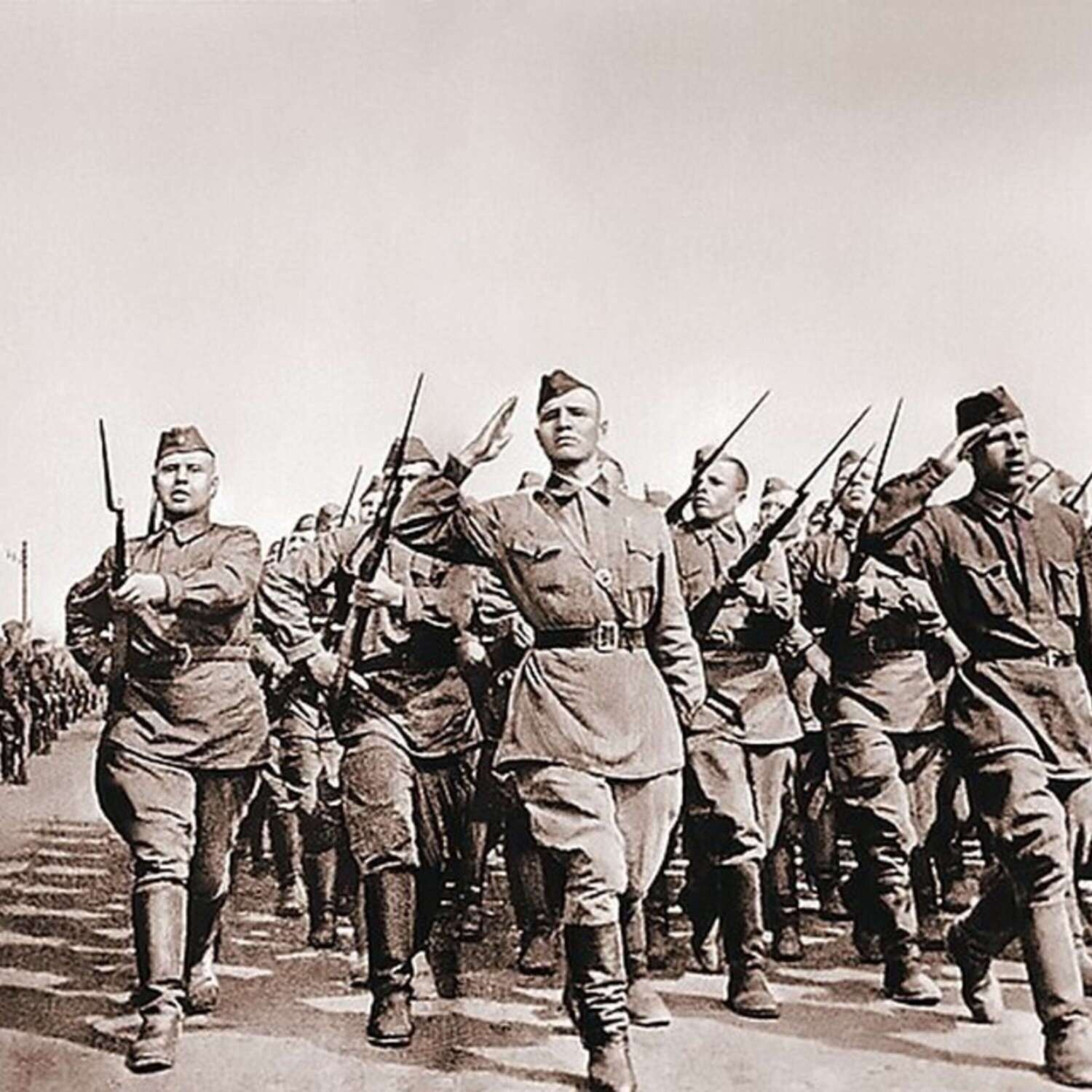 Обложка книги «Письма американцев в советское посольство в 1941-м: «Хотел бы помогать русскому войску где угодно, но лучше на русском фронте...»»