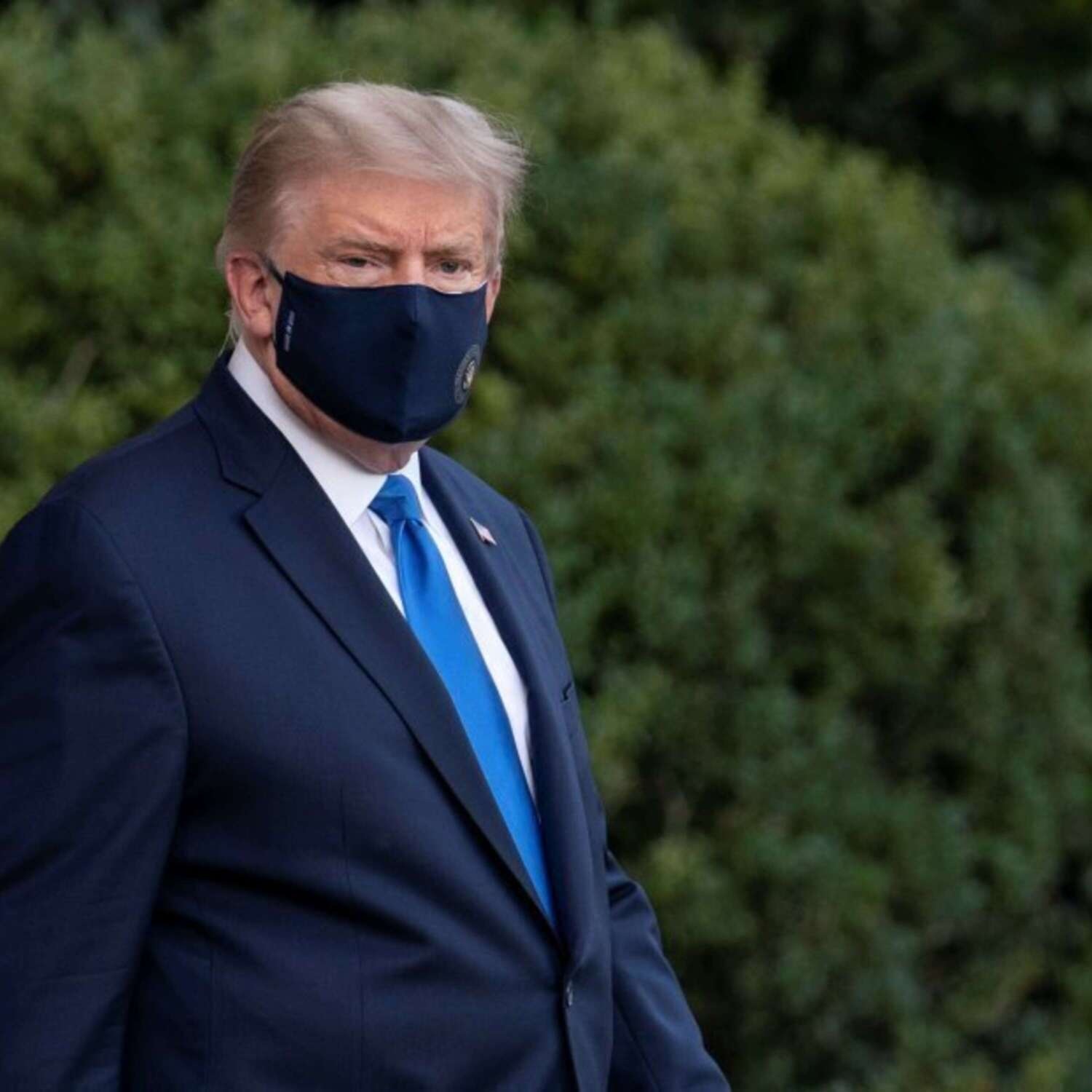Обложка книги «Под Трампа подводят три уголовные статьи, включая госизмену»
