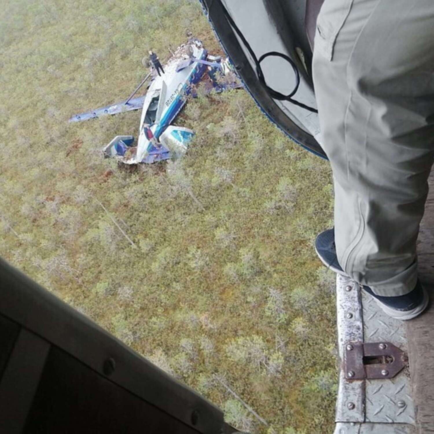Обложка книги ««Летим, сшибаем деревья»: пассажиры упавшего Ан-28 рассказывают, как чудом выжили»