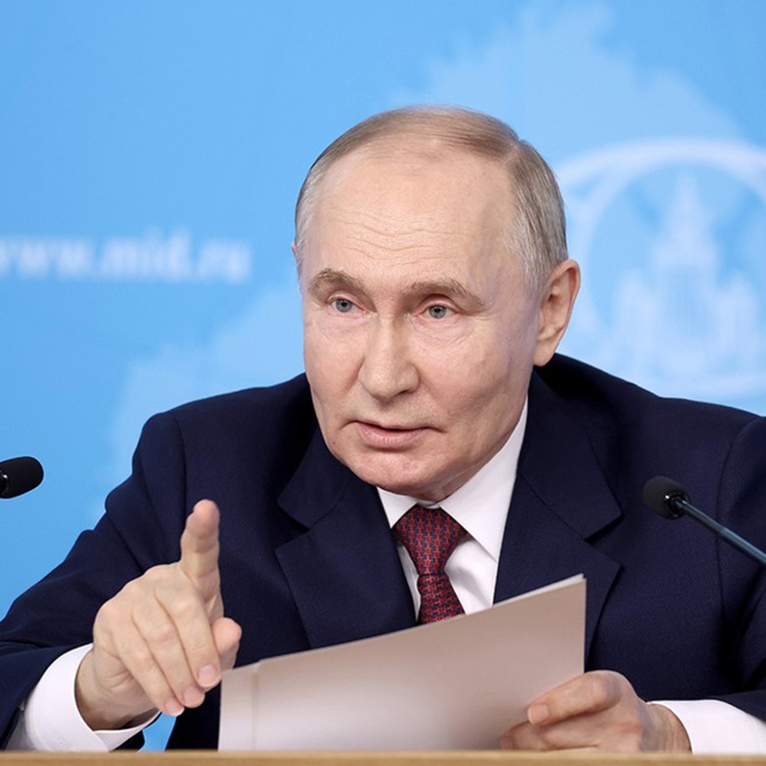 Обложка книги «Западу придется ответить на предложения по Украине, озвученные Путиным в МИДовской речи»