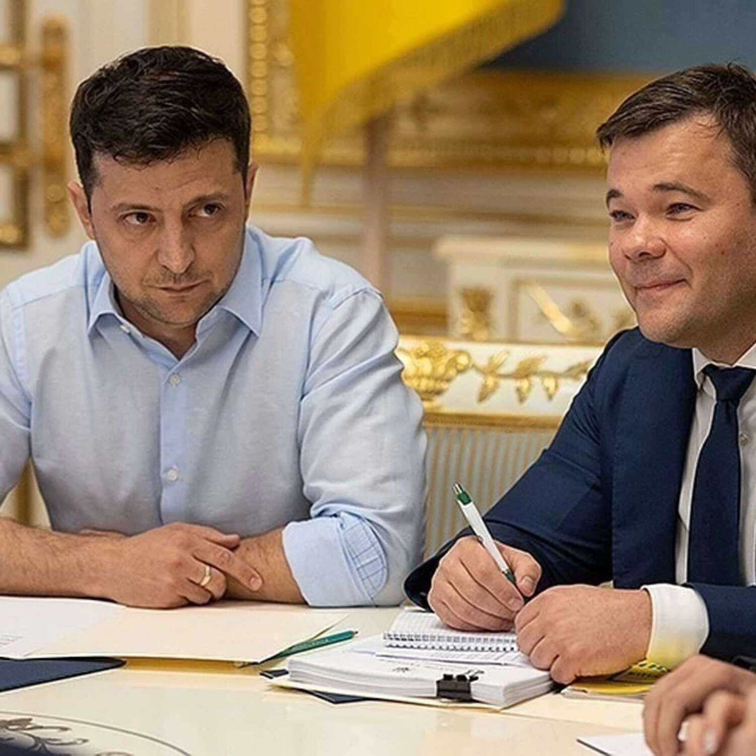 Обложка книги «Простыми словами : Новый президент - новая Украина? К чему приведут первые шаги Владимира Зеленского»