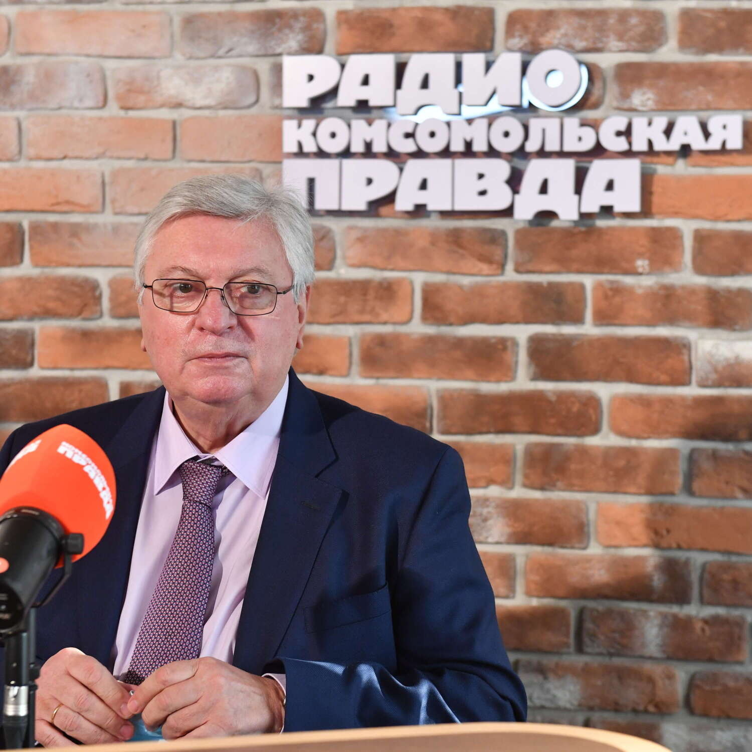 Обложка книги «Ректор МГИМО Анатолий Торкунов: Я собрал наших студентов из Армении и Азербайджана. И объяснил, что нужно вести себя цивилизовано»