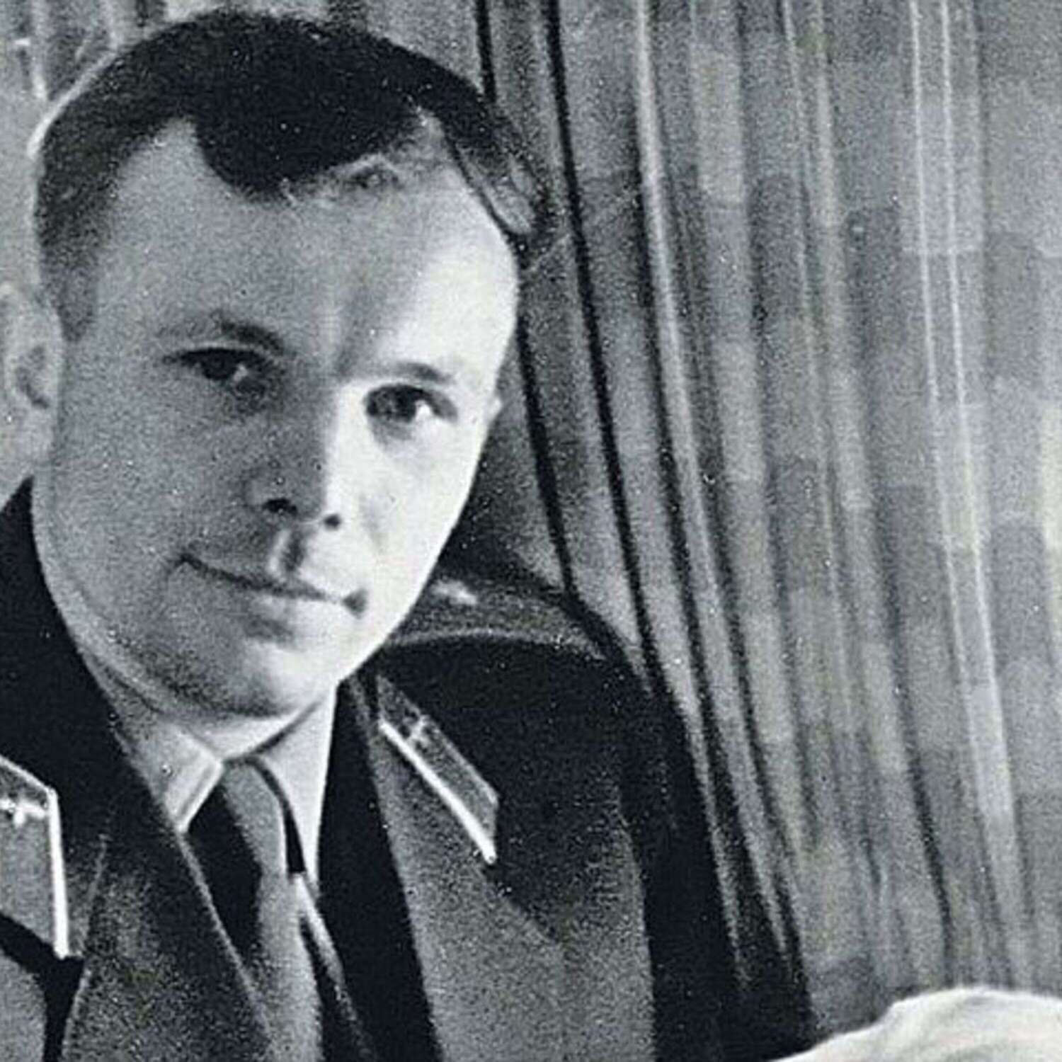 Обложка книги «Каким он парнем был. Интервью с Василием Песковым о Юрие Гагарине»